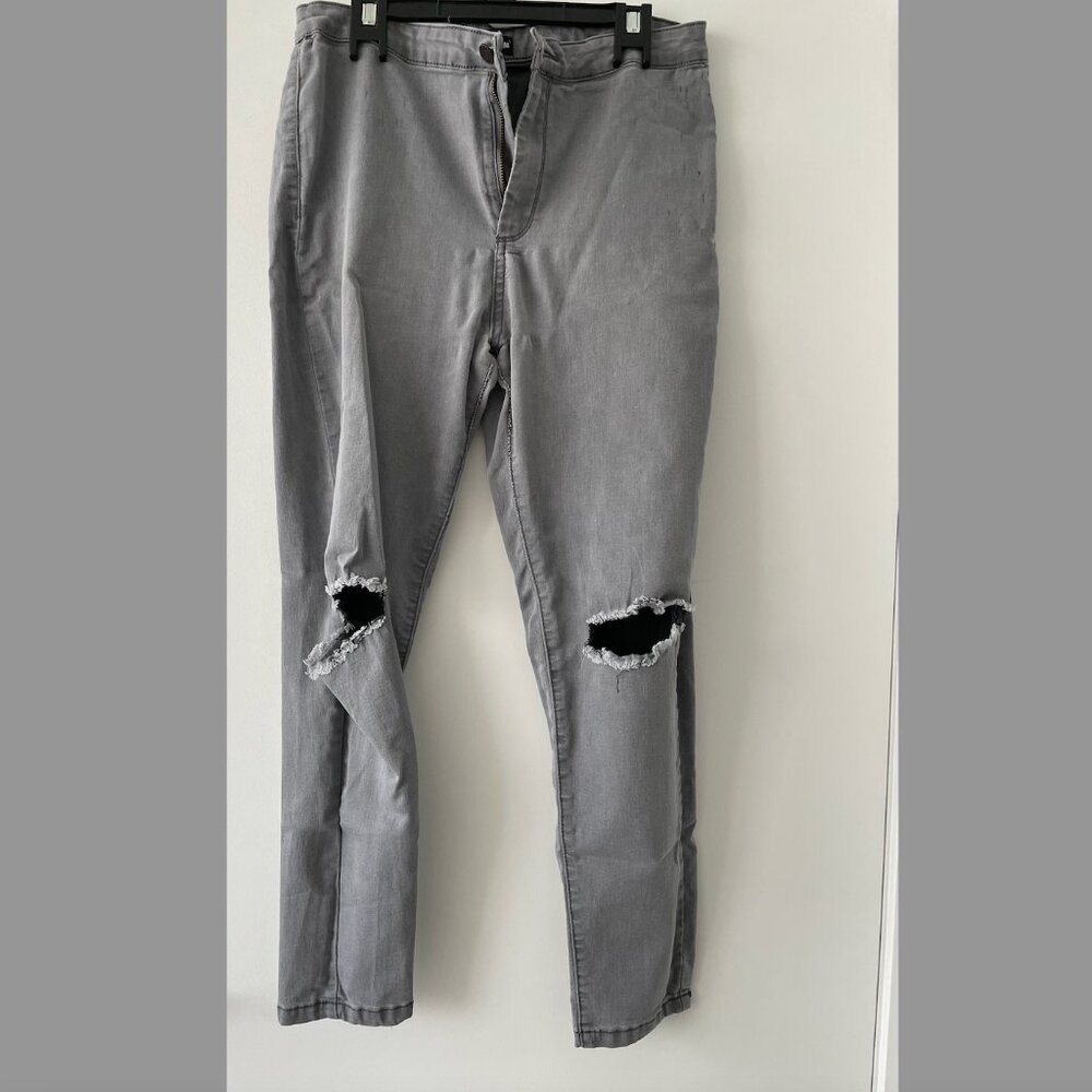 Grey Distressed Skinnny Jeans - size US 10